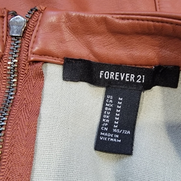 Forever 21 Faux Leather Camel Color Mini Skirt Size Medium - Picture 8 of 10